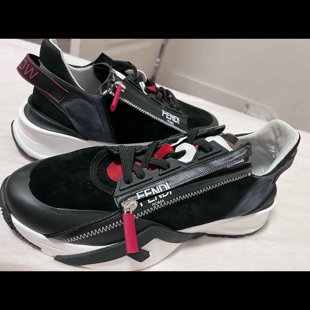 Fendi Flow Sneakers. Multicolor suede low tops
Mens Size: 10.5 - EU: 44.5
